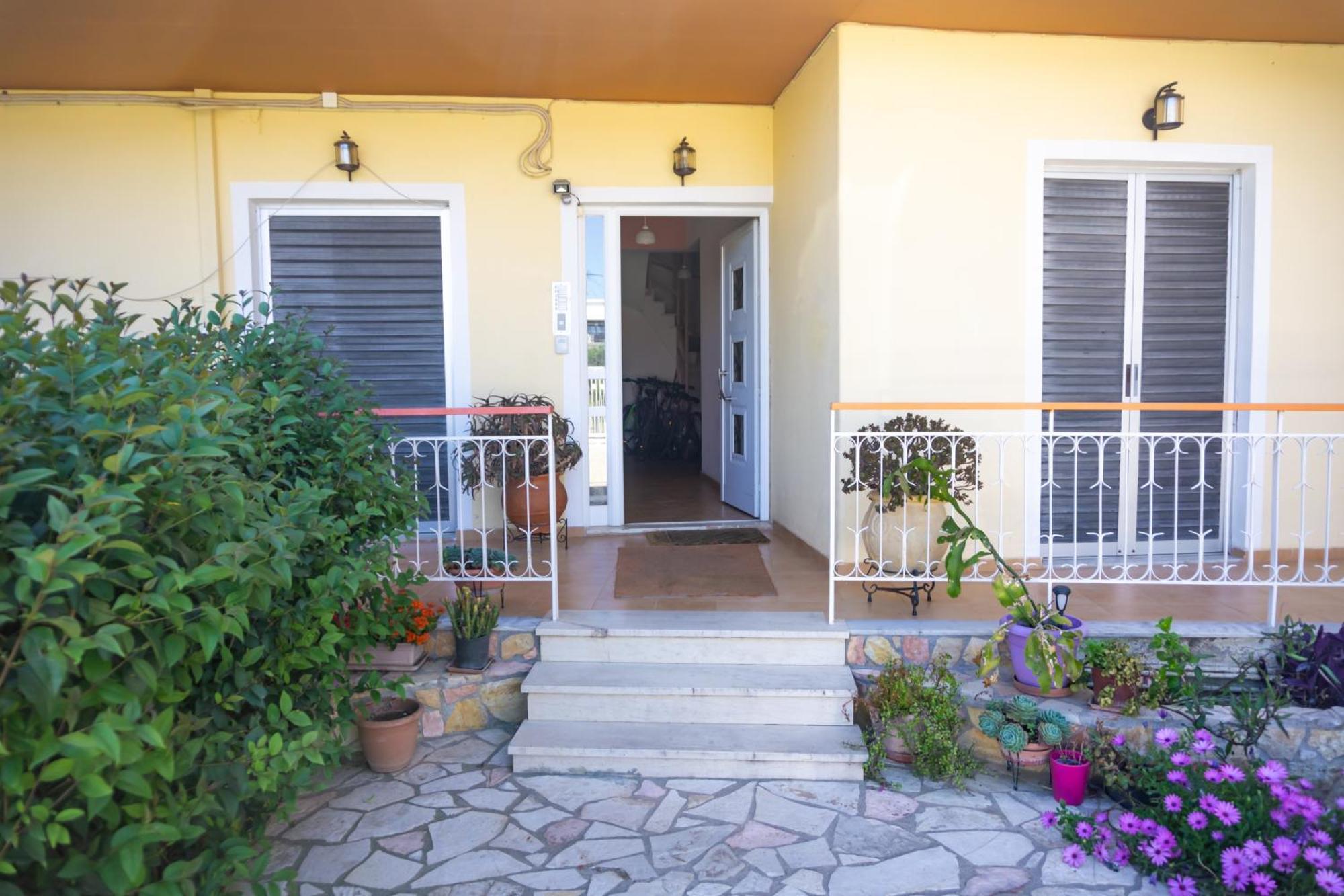 Mema'S Tranquil Studio In Patra - Free Parking Exterior photo